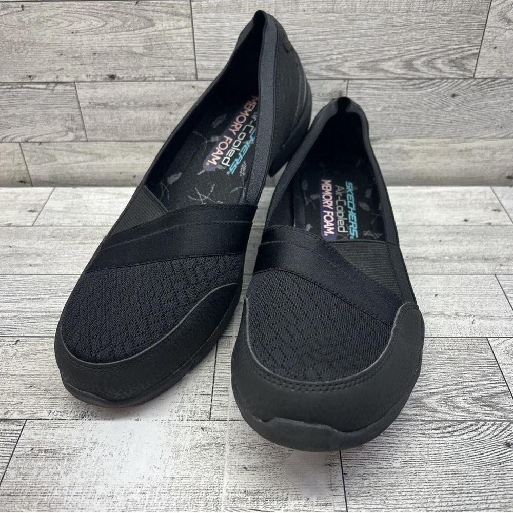 Skechers Women's Black Slip-On size 7